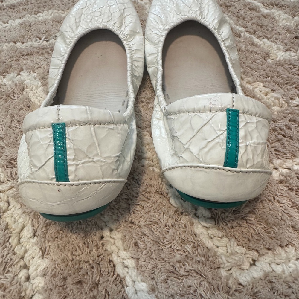 Tieks White patent leather women’s flats size 10